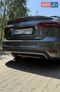 Седан Ford Focus 2015 в 