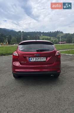 Хэтчбек Ford Focus 2011 в 