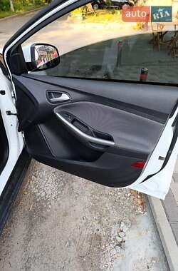 Хэтчбек Ford Focus 2013 в 