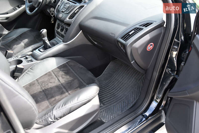 Седан Ford Focus 2011 в Чемеровцах