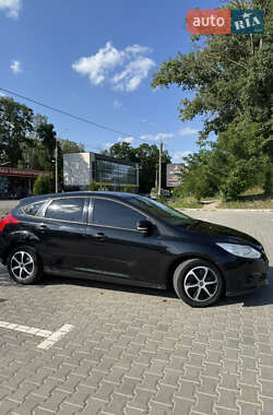 Хэтчбек Ford Focus 2012 в 