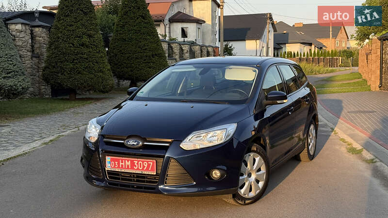 Універсал Ford Focus 2012 в  фото Універсал Ford Focus 2012 в
