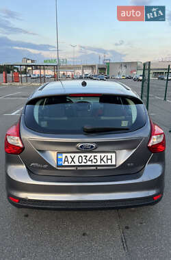 Хэтчбек Ford Focus 2012 в 