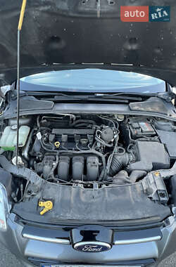 Хэтчбек Ford Focus 2012 в 