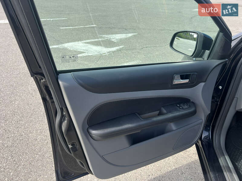 Седан Ford Focus 2008 в Киеве