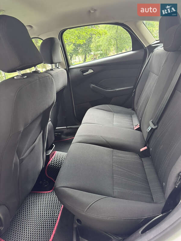 Хэтчбек Ford Focus 2015 в Львове фото 14 Хэтчбек Ford Focus 2015 в Львове