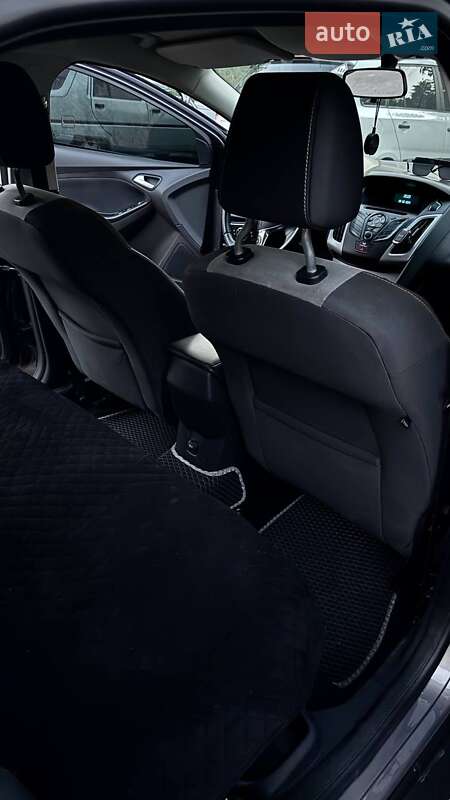 Седан Ford Focus 2013 в Миргороді