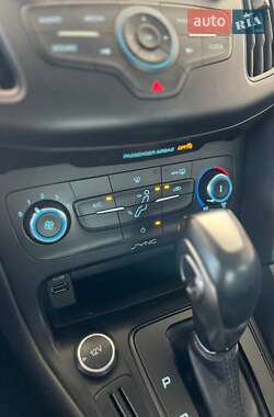 Седан Ford Focus 2016 в 
