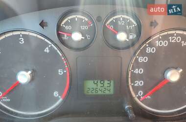Хэтчбек Ford Focus 2005 в 