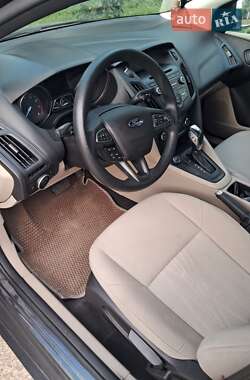 Седан Ford Focus 2015 в 