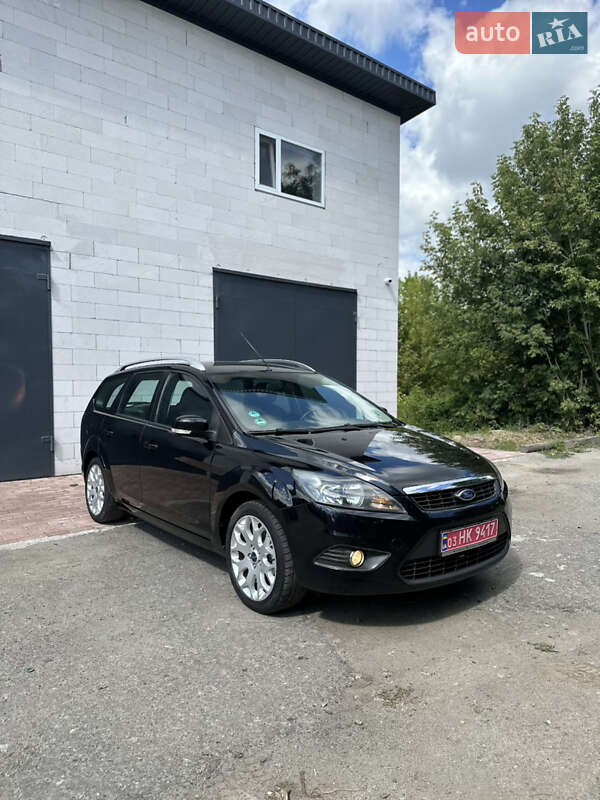 Универсал Ford Focus 2010 в Хороле