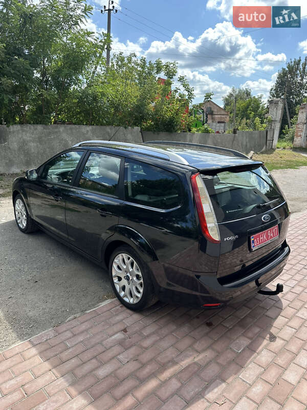 Универсал Ford Focus 2010 в Хороле