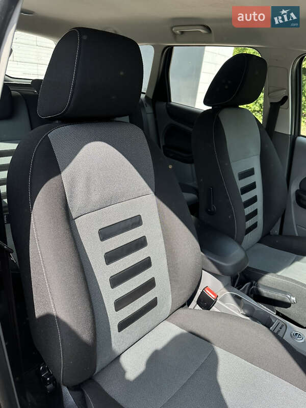 Универсал Ford Focus 2010 в Хороле