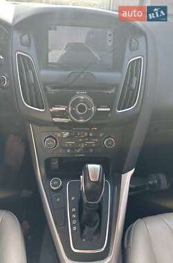 Хэтчбек Ford Focus 2015 в 