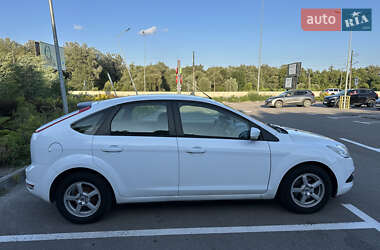 Хэтчбек Ford Focus 2011 в 