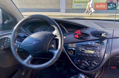 Хэтчбек Ford Focus 1998 в 