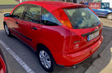 Хэтчбек Ford Focus 1998 в 