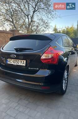 Хэтчбек Ford Focus 2013 в 