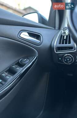 Хэтчбек Ford Focus 2013 в 
