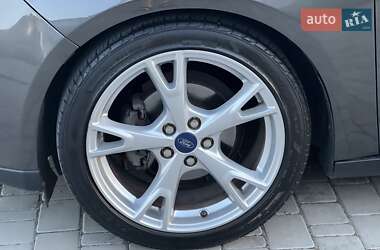Седан Ford Focus 2015 в 