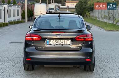 Седан Ford Focus 2015 в 