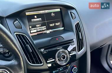 Седан Ford Focus 2015 в 