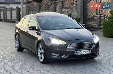 Седан Ford Focus 2015 в 