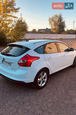 Хэтчбек Ford Focus 2012 в 