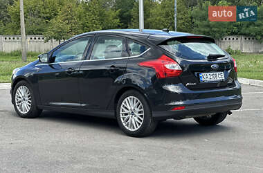 Хэтчбек Ford Focus 2012 в 