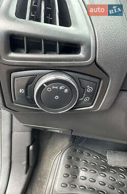 Хэтчбек Ford Focus 2012 в 