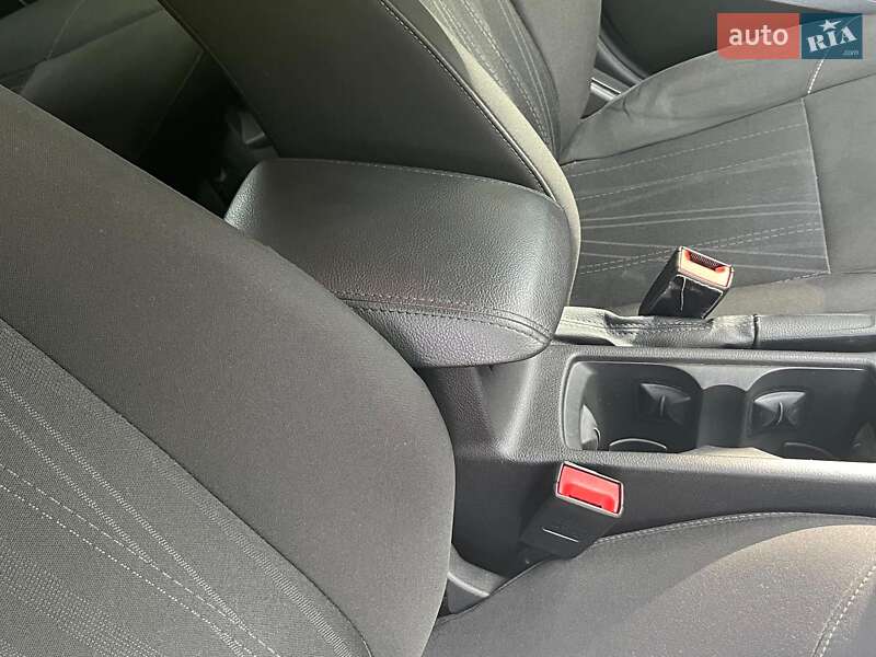 Хэтчбек Ford Focus 2015 в Киеве