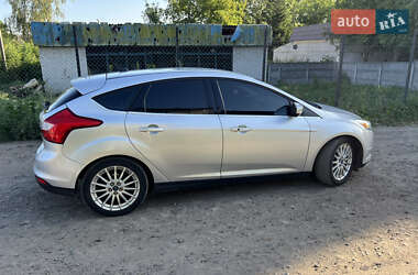 Хэтчбек Ford Focus 2011 в 