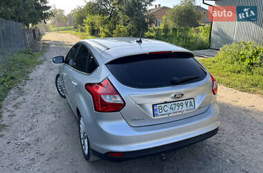 Хэтчбек Ford Focus 2011 в 
