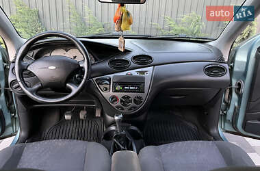 Хэтчбек Ford Focus 1999 в 