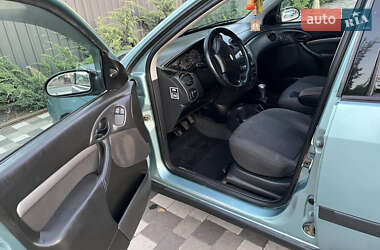 Хэтчбек Ford Focus 1999 в 