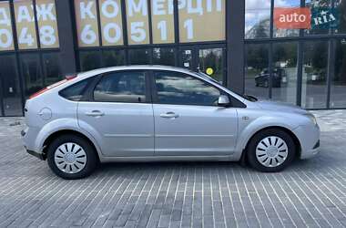Хэтчбек Ford Focus 2006 в 