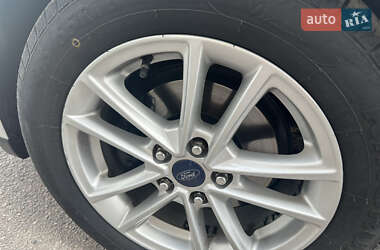 Хэтчбек Ford Focus 2015 в 
