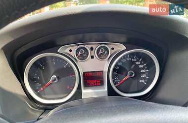 Хэтчбек Ford Focus 2010 в 