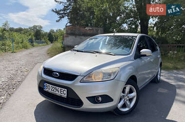 Хэтчбек Ford Focus 2010 в 
