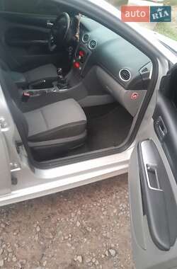 Хэтчбек Ford Focus 2010 в 
