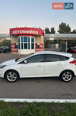 Хэтчбек Ford Focus 2012 в 