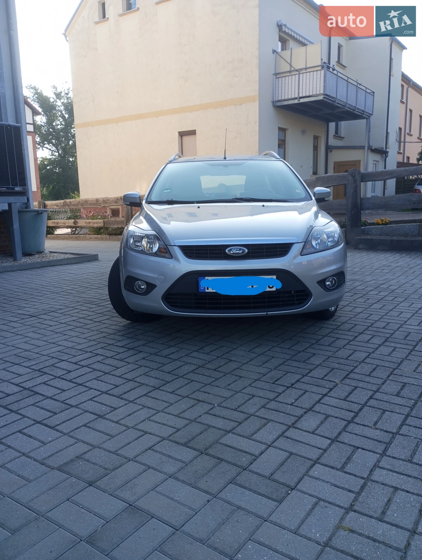 2010 Ford Focus - мініатюра 2