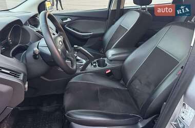 Хэтчбек Ford Focus 2011 в 