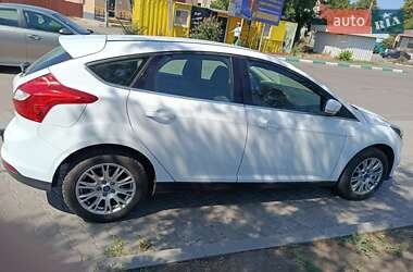 Хэтчбек Ford Focus 2011 в 