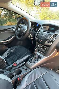 Хэтчбек Ford Focus 2013 в 