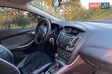 Хэтчбек Ford Focus 2013 в 