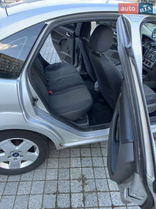 Хэтчбек Ford Focus 2006 в Киеве