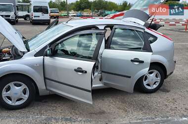Хэтчбек Ford Focus 2005 в 