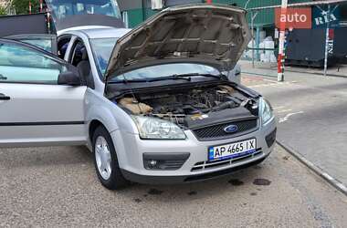 Хэтчбек Ford Focus 2005 в 