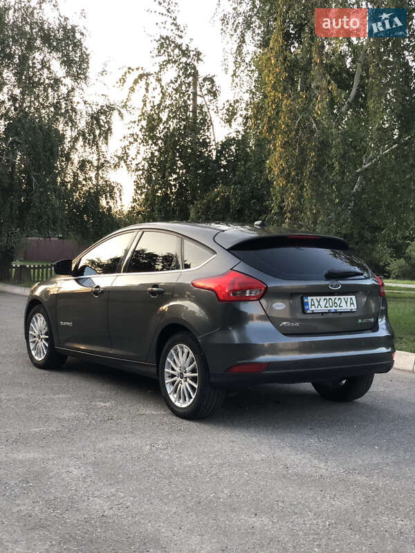 Хэтчбек Ford Focus 2015 в Чугуеве